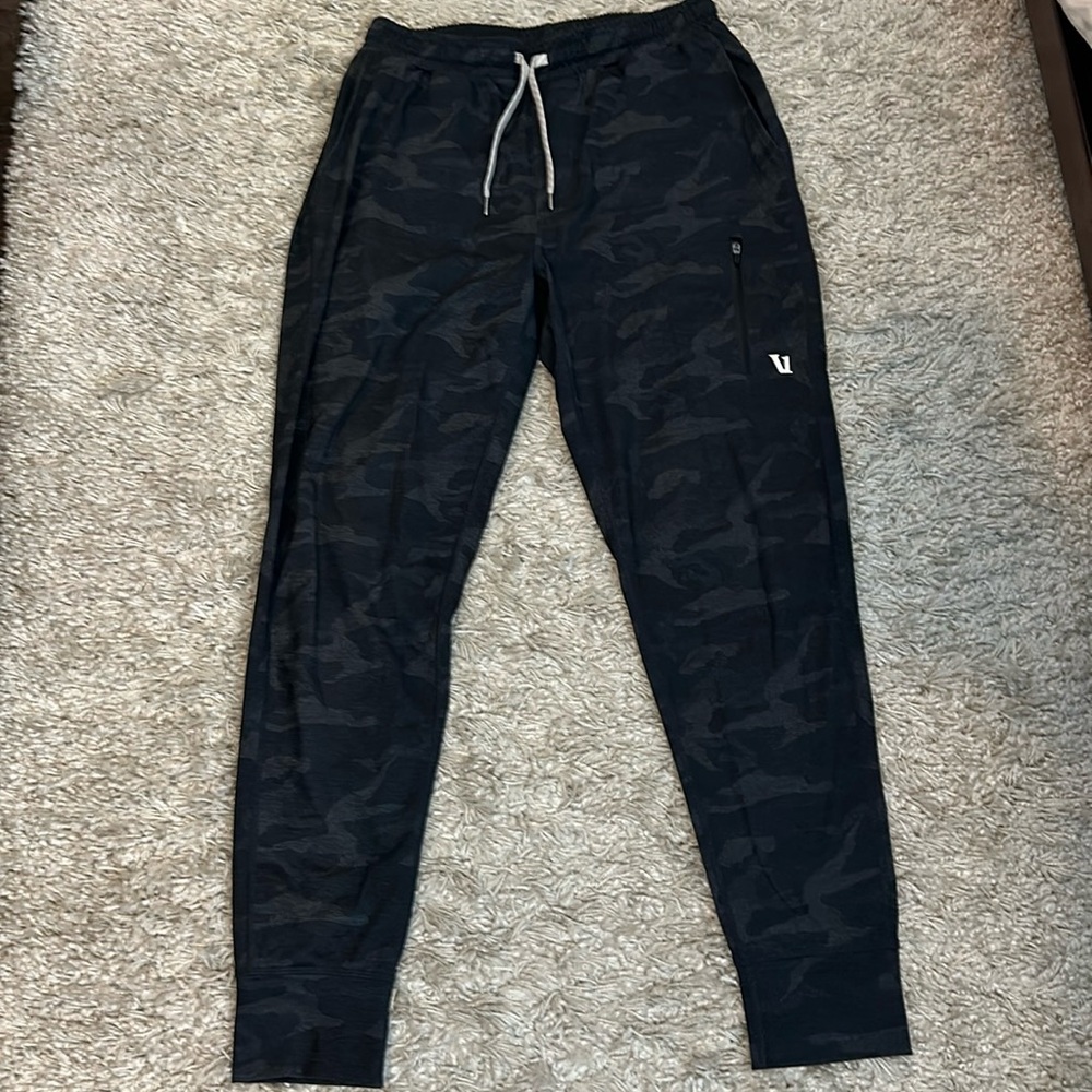 Vuori men’s Sunday performance joggers - Small